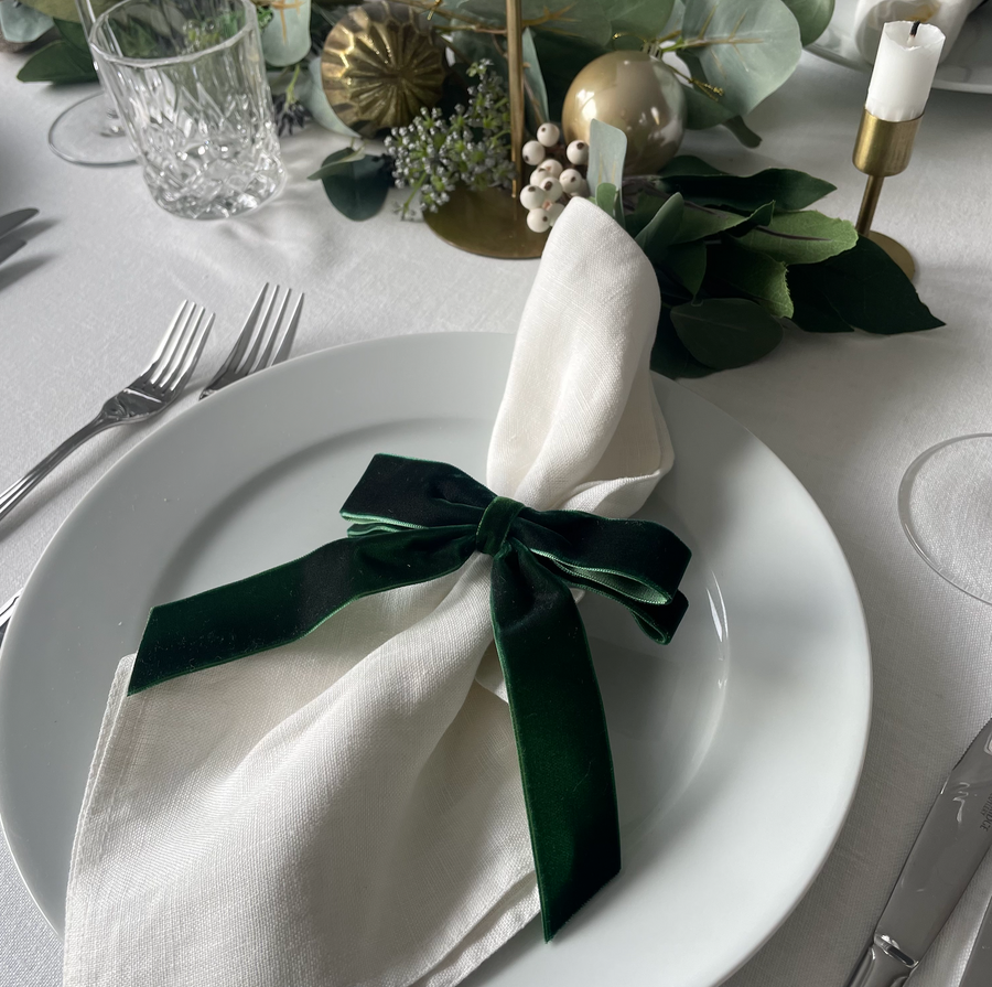 Green velvet bow and white napkin