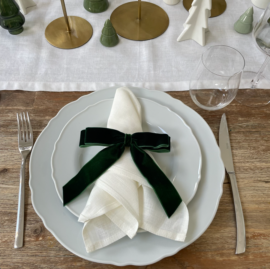 Green Velvet Bow & White Napkins (Set of 6)