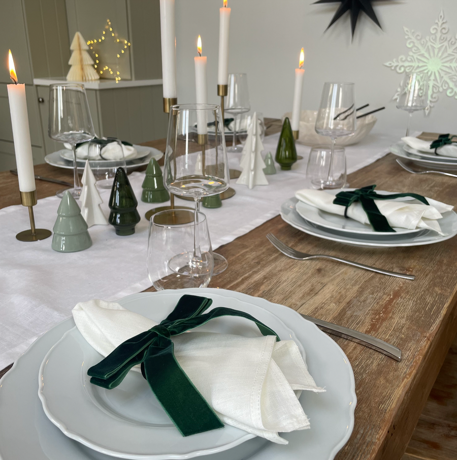 Green Velvet Bow & White Napkins (Set of 6)