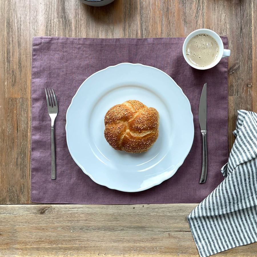 Linen placemats and napkins