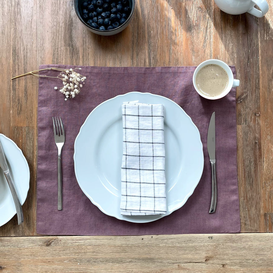 Linen placemats and napkins