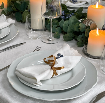 white linen napkins